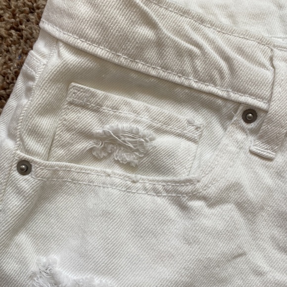Wild Fable from target like new plus size distressed white denim jean shorts 16W - Picture 4 of 5
